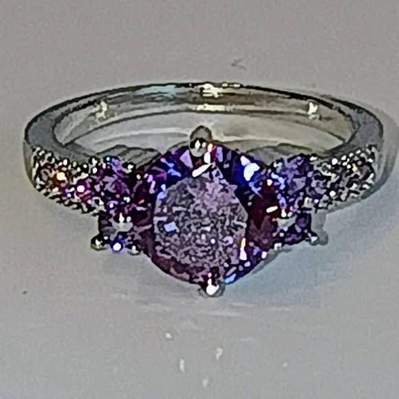 Elegant Purple Gemstone Ring - Picture 14 of 16